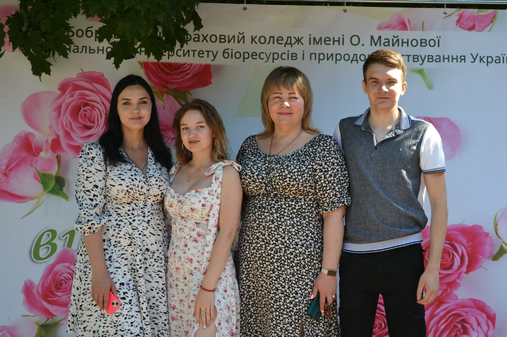 Неповторні миті зустрічі через роки.