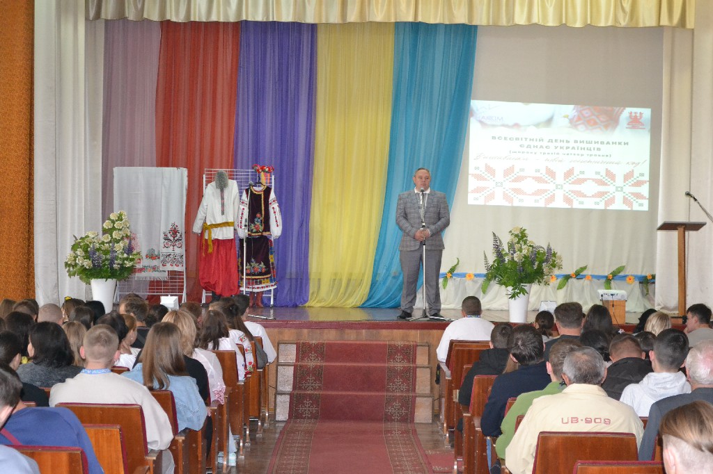 День вишиванки єднає українців!