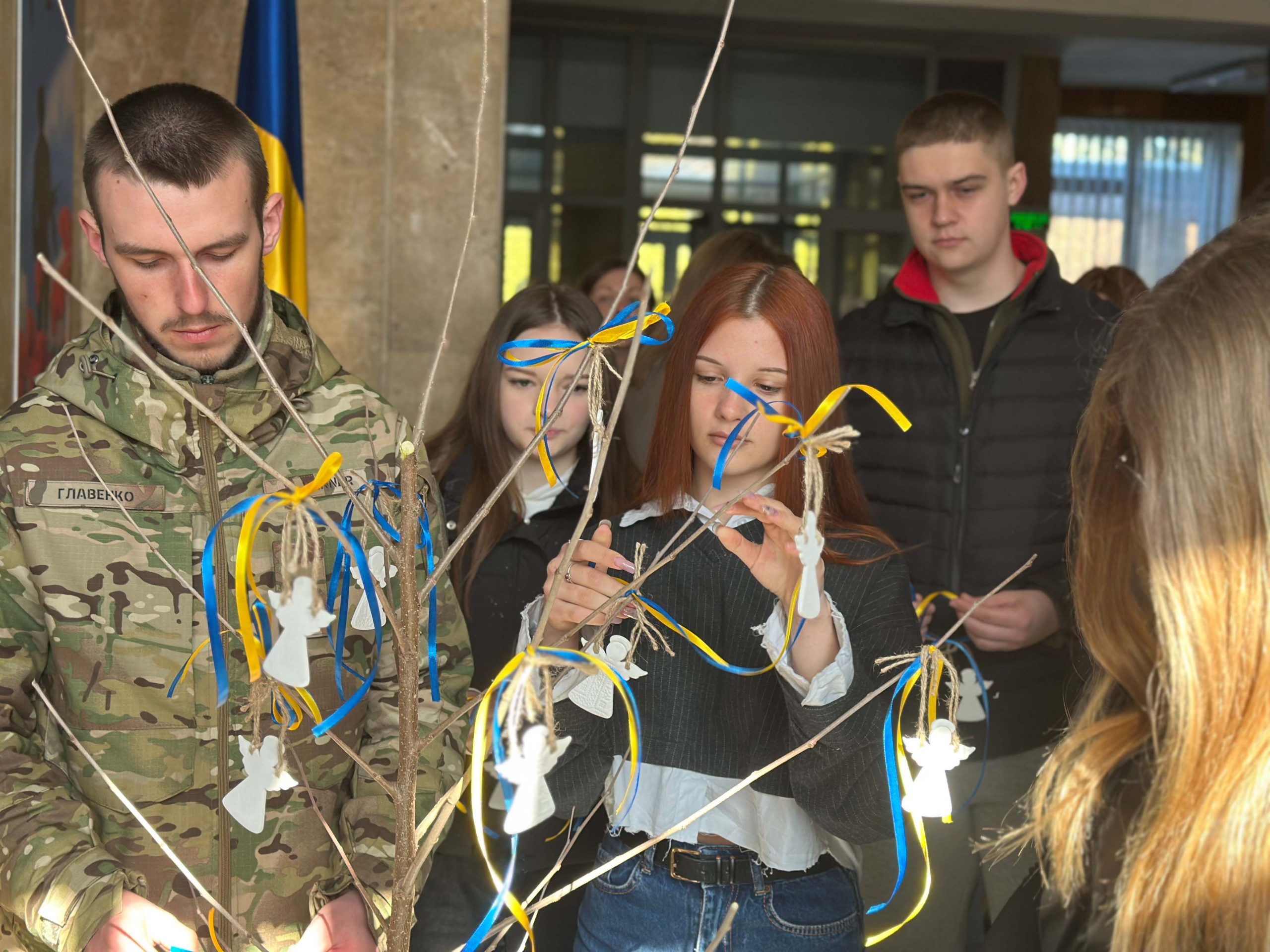 Мужність, що змінює історію: у коледжі вшанували українських добровольців!