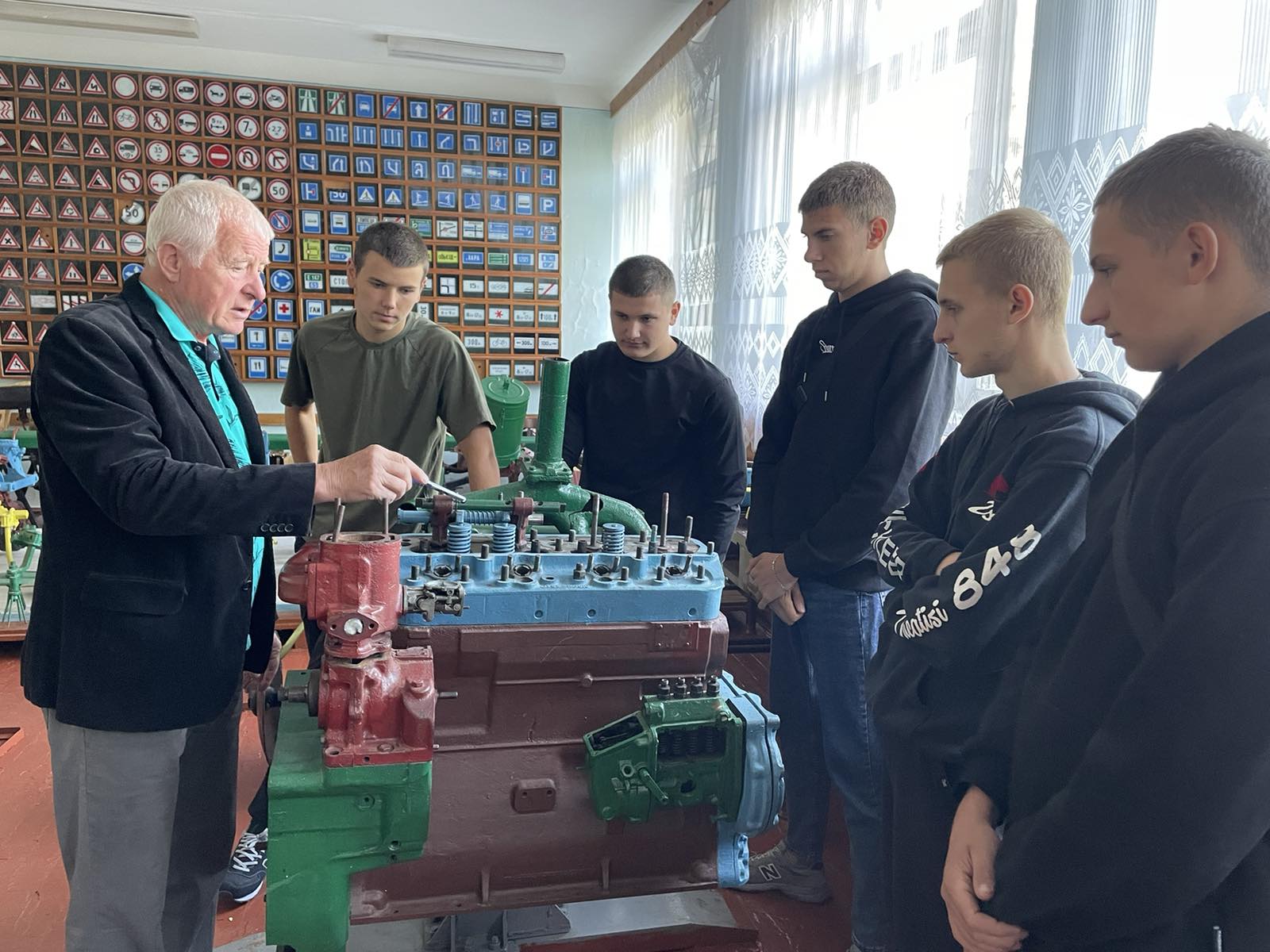 Практика студентів групи А-31: від лабораторних досліджень до роботи з сучасною сільськогосподарською технікою