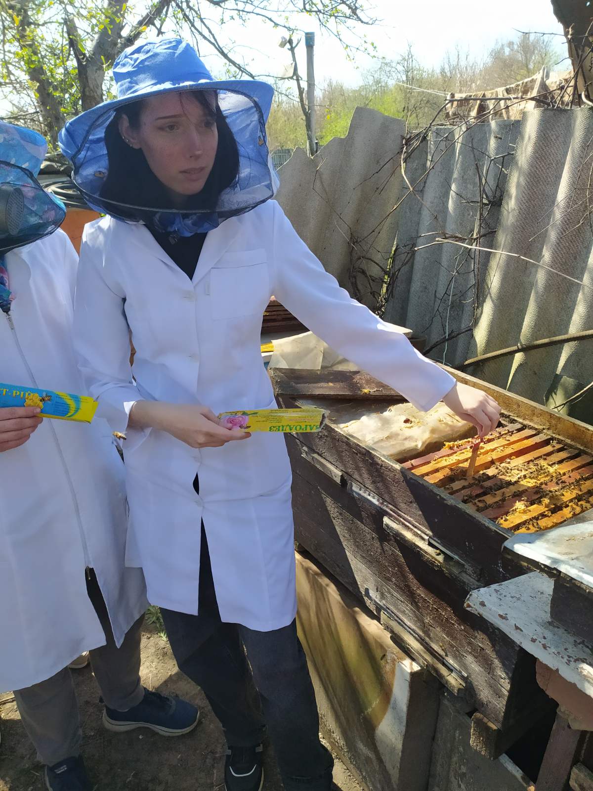 Весняні роботи на пасіці в рамках проведення заняття з робітничої професії «Бджоляр»