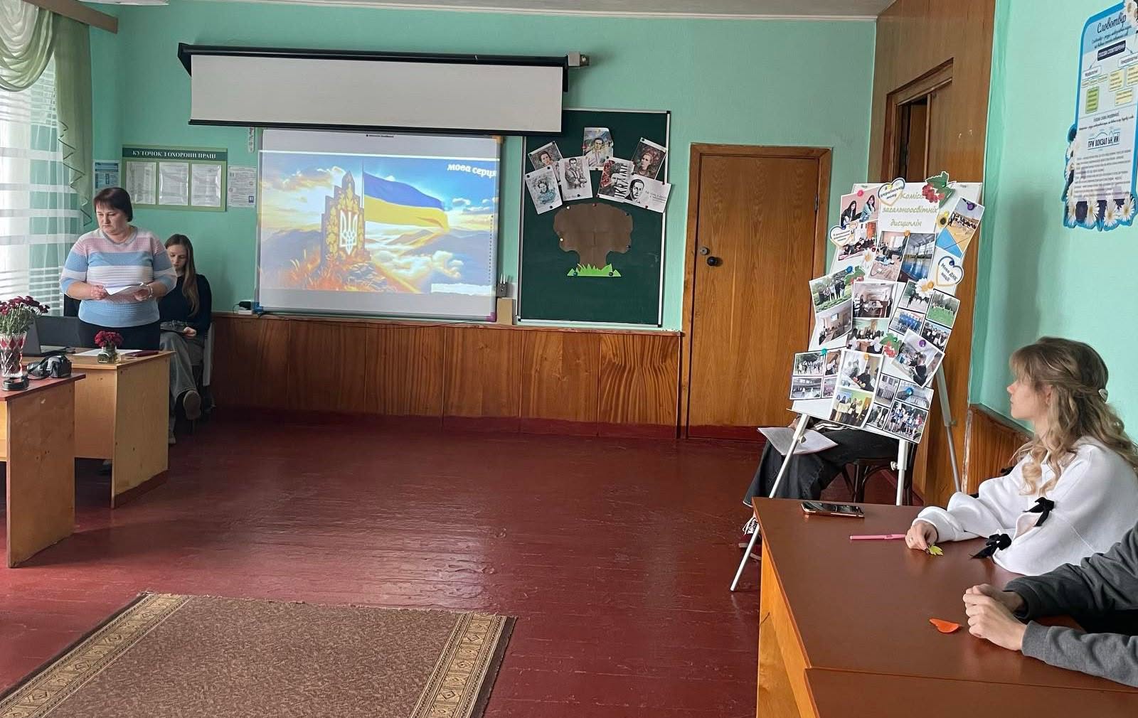 Жива історія мови: як першокурсники «оживили» мовне дерево до Дня писемності