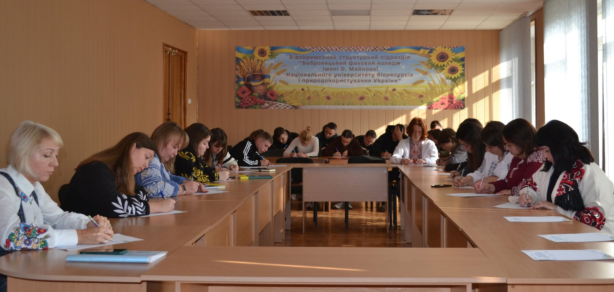 СЛОВО, ЩО ЄДНАЄ ПОКОЛІННЯ