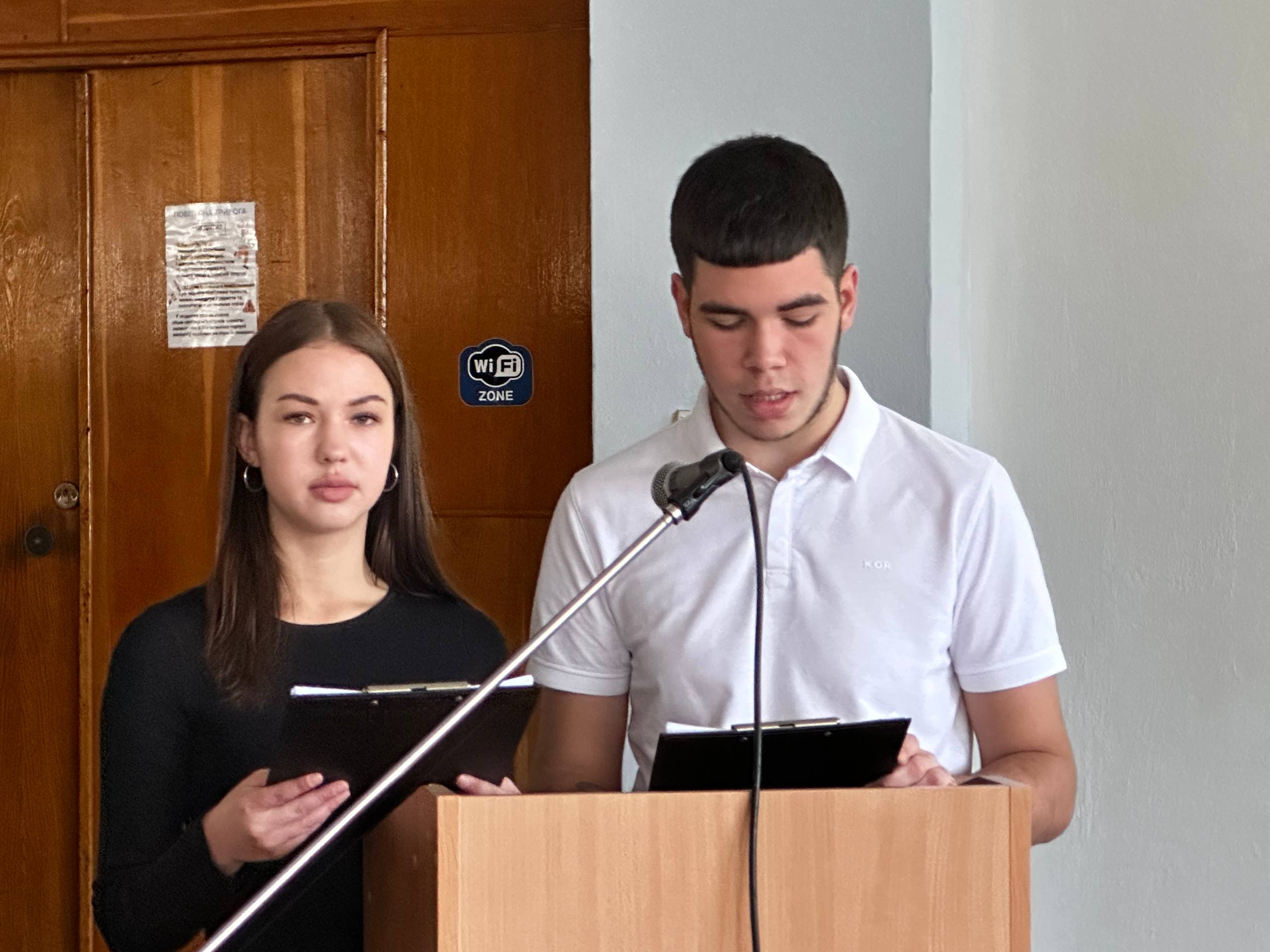 Студенти випускних груп М-41, Т-41 провели відкриту виховну годину до Дня працівників освіти.